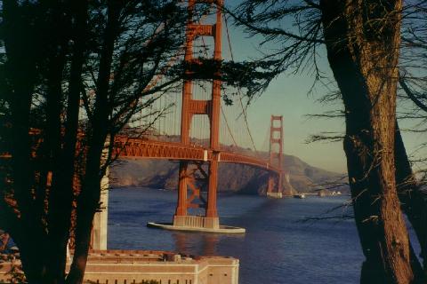 sr_ggate_presidio_sm.jpg (31423 bytes)