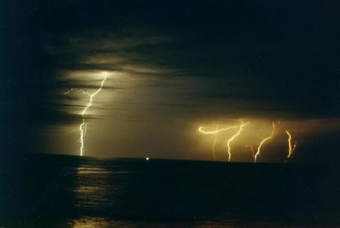 sr_sea_storm_sm.jpg (9626 bytes)